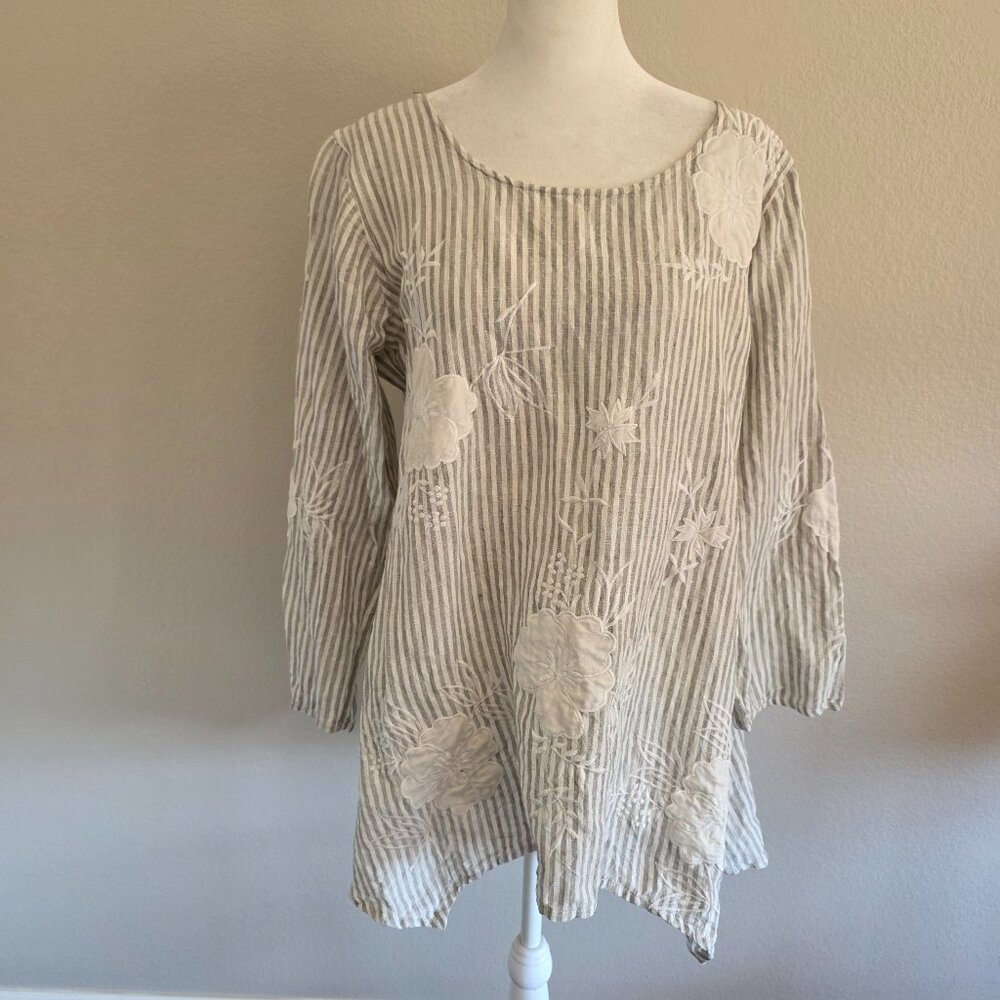 Heart's Desire Mary Grace Linen Tunic Top Floral Embroidery Oversize Size S